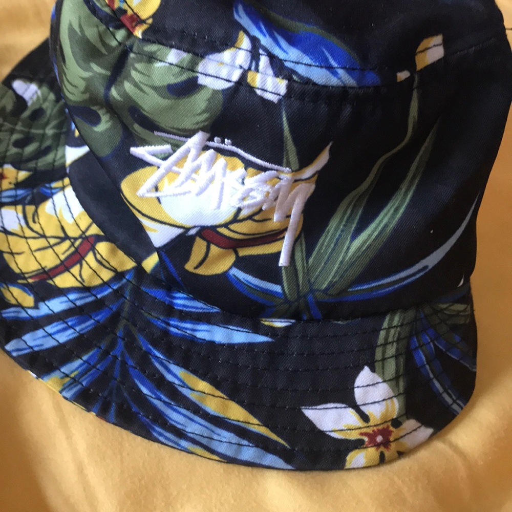STUSSY FLORAL HAT 🌺